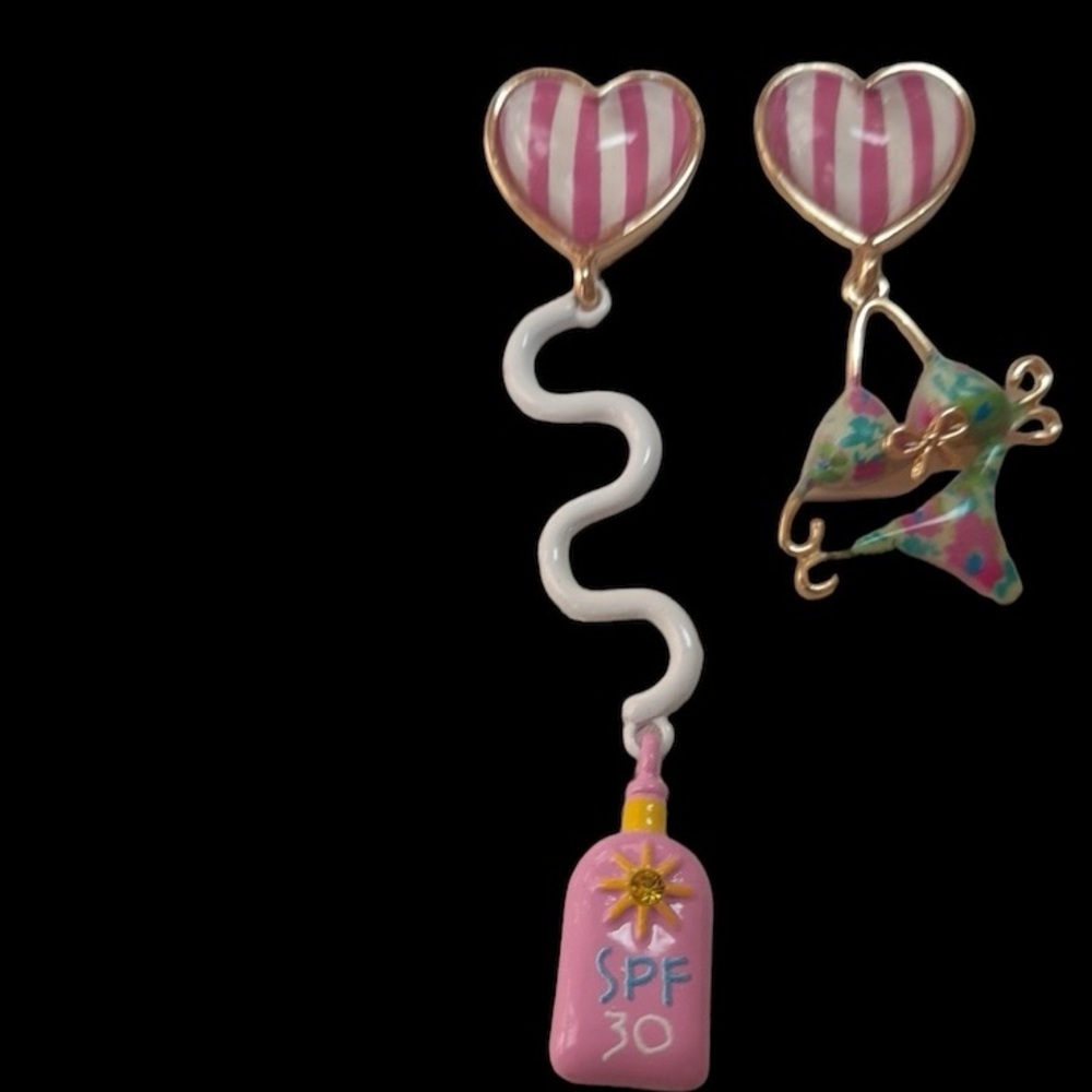 BETSEY JOHNSON Mismatched Bikini & Suntan Oil Bottle Dangle Earrings NEW NWT - Picture 4 of 6